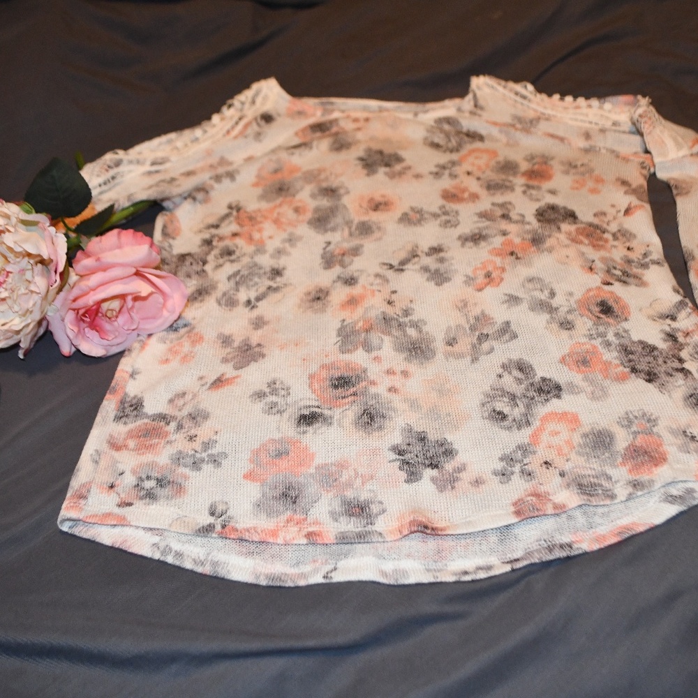 Lightweight loose fit floral sweater